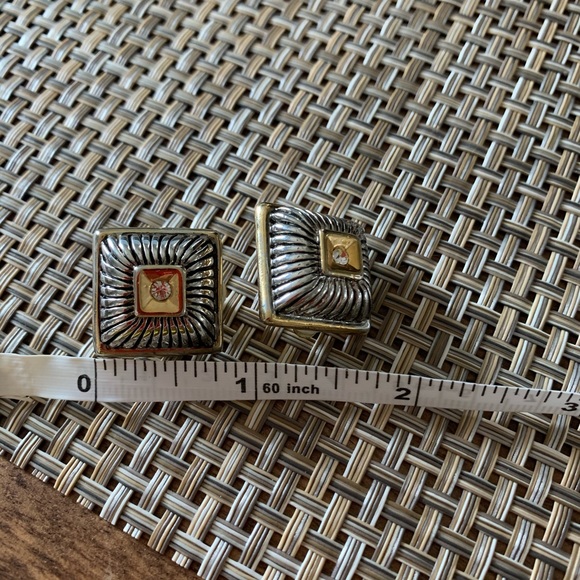 VINTAGE CLIP ON EARRINGS - Picture 2 of 5